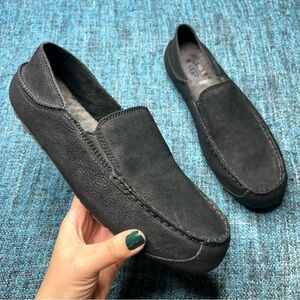 UGG Upshaw Slip On Loafers in Black Leather Fleece Lined Size 9 Men's House Shoe